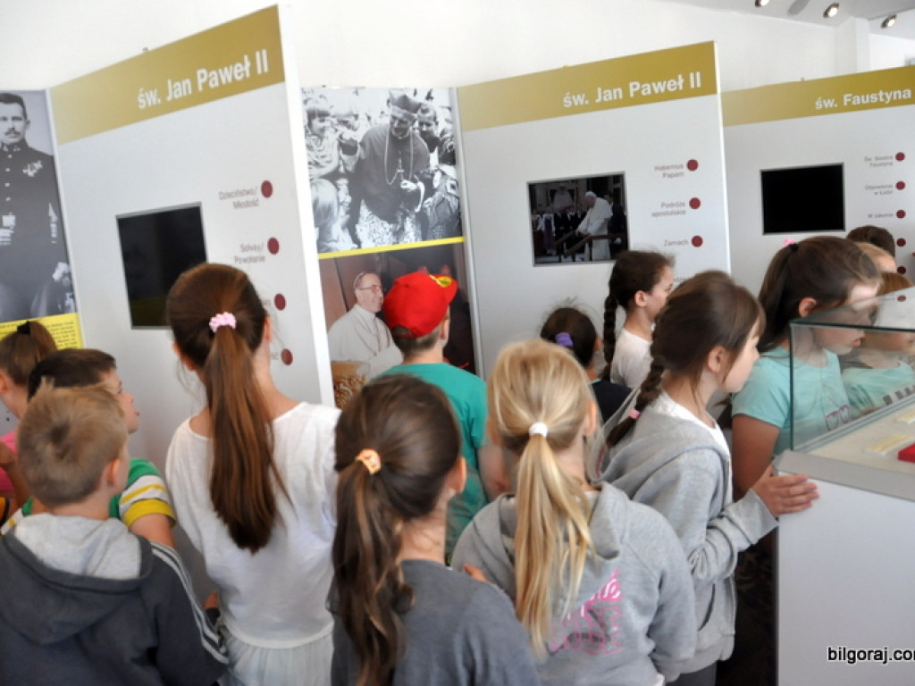 Mobilne Muzeum św. Jana Pawła II i św. Faustyny (FOTO)