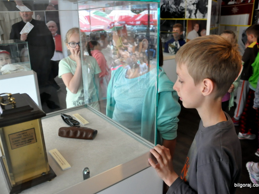 Mobilne Muzeum poświęcone św. Janowi Pawłowi II i św. Faustynie w Biłgoraju (FOTO)