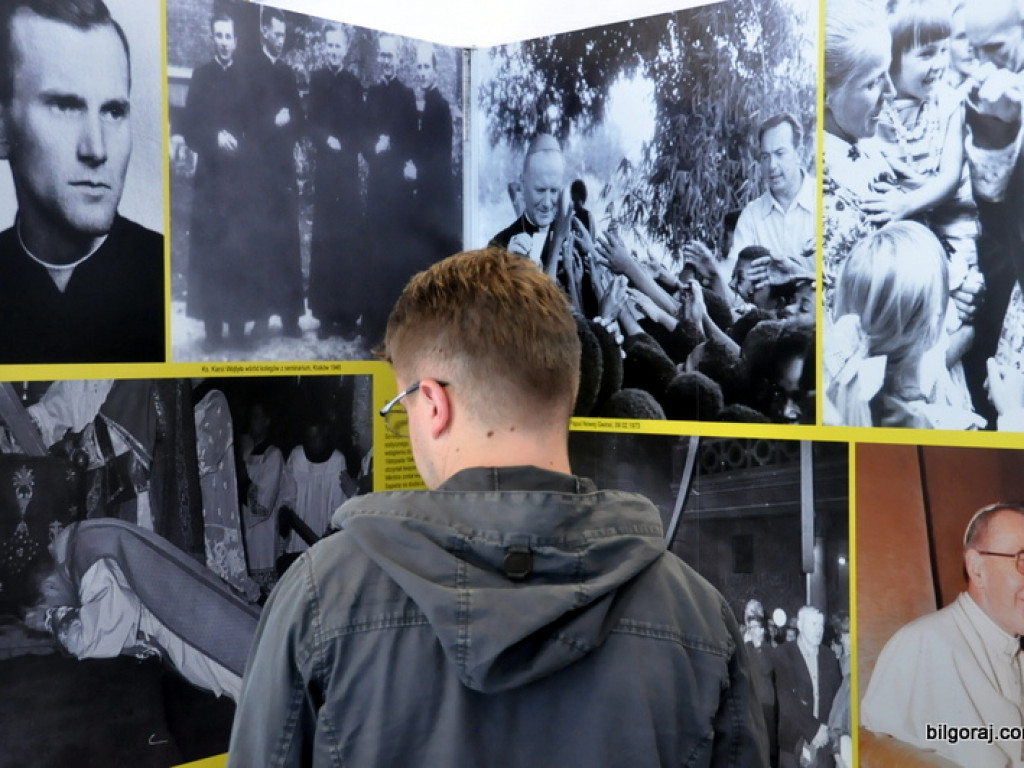 Mobilne Muzeum poświęcone św. Janowi Pawłowi II i św. Faustynie w Biłgoraju (FOTO)