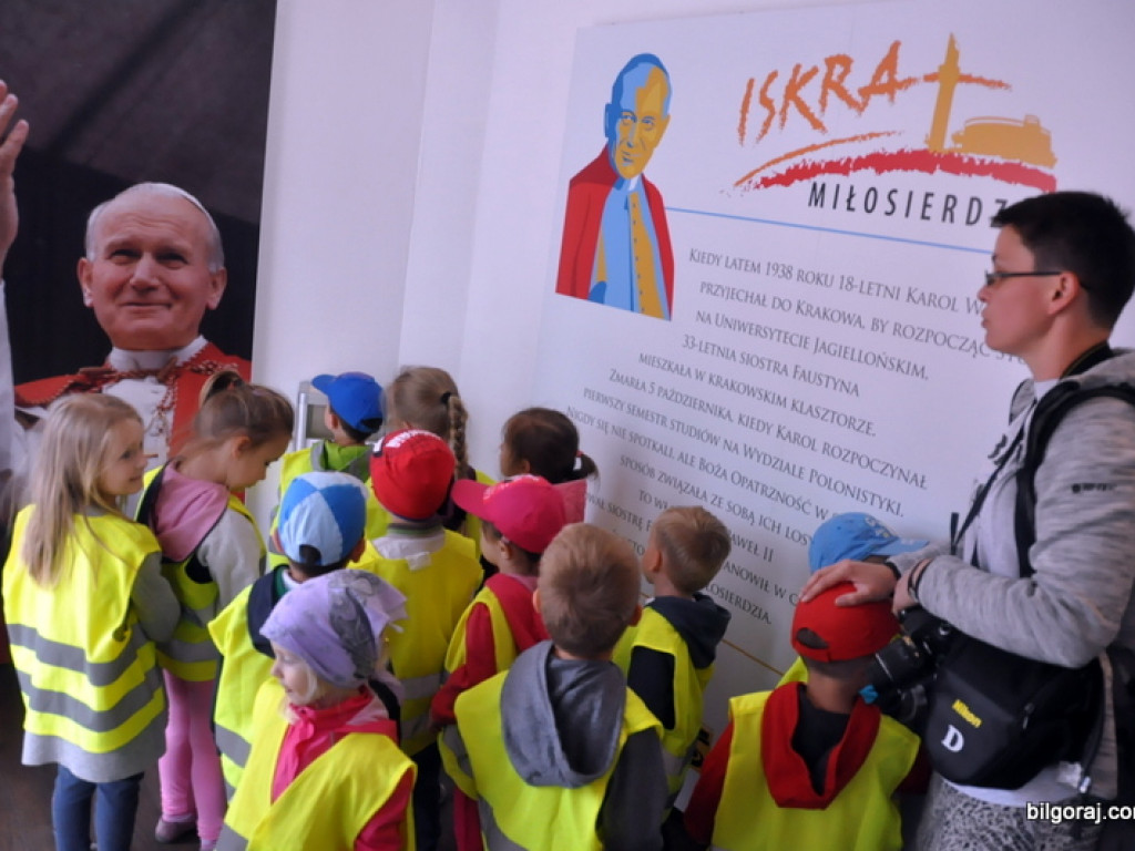 Mobilne Muzeum poświęcone św. Janowi Pawłowi II i św. Faustynie w Biłgoraju (FOTO)