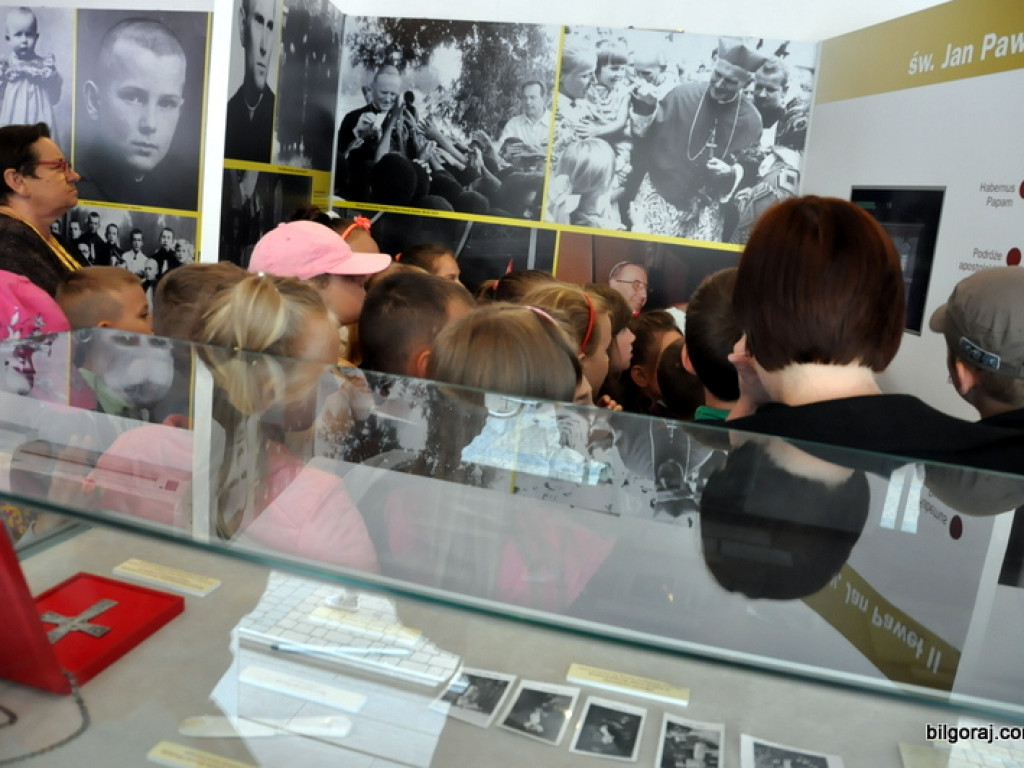 Mobilne Muzeum poświęcone św. Janowi Pawłowi II i św. Faustynie w Biłgoraju (FOTO)