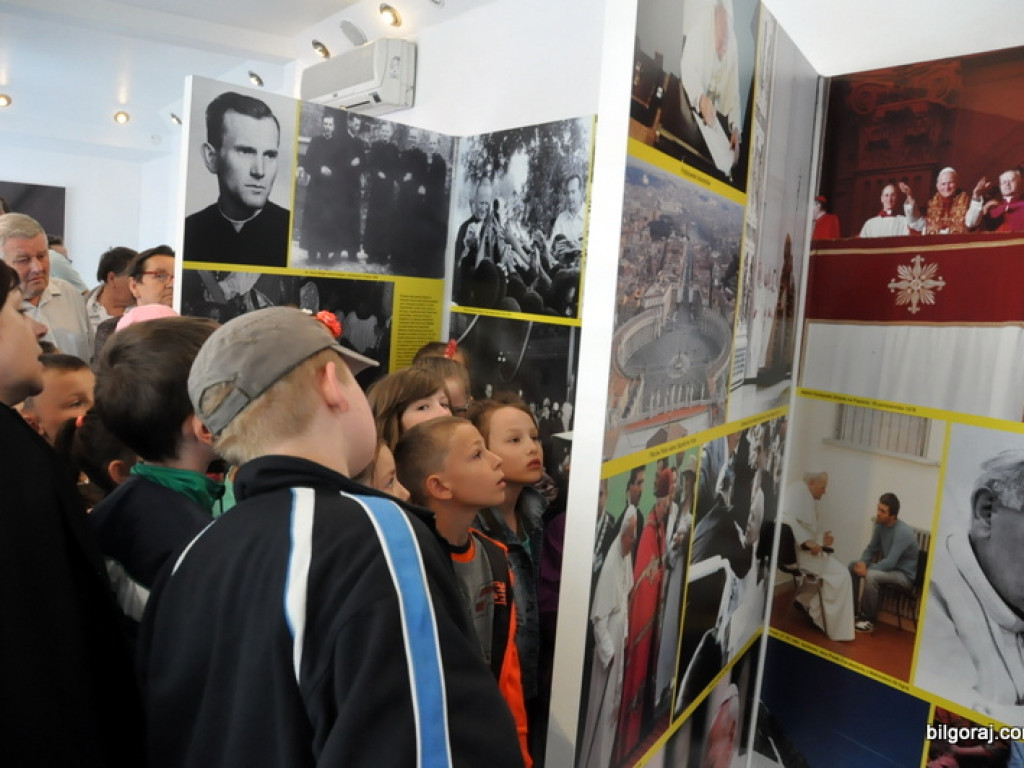 Mobilne Muzeum poświęcone św. Janowi Pawłowi II i św. Faustynie w Biłgoraju (FOTO)