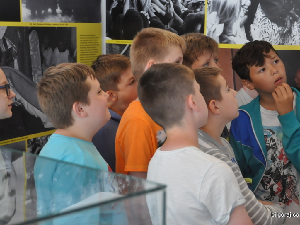 Mobilne Muzeum poświęcone św. Janowi Pawłowi II i św. Faustynie w Biłgoraju (FOTO)