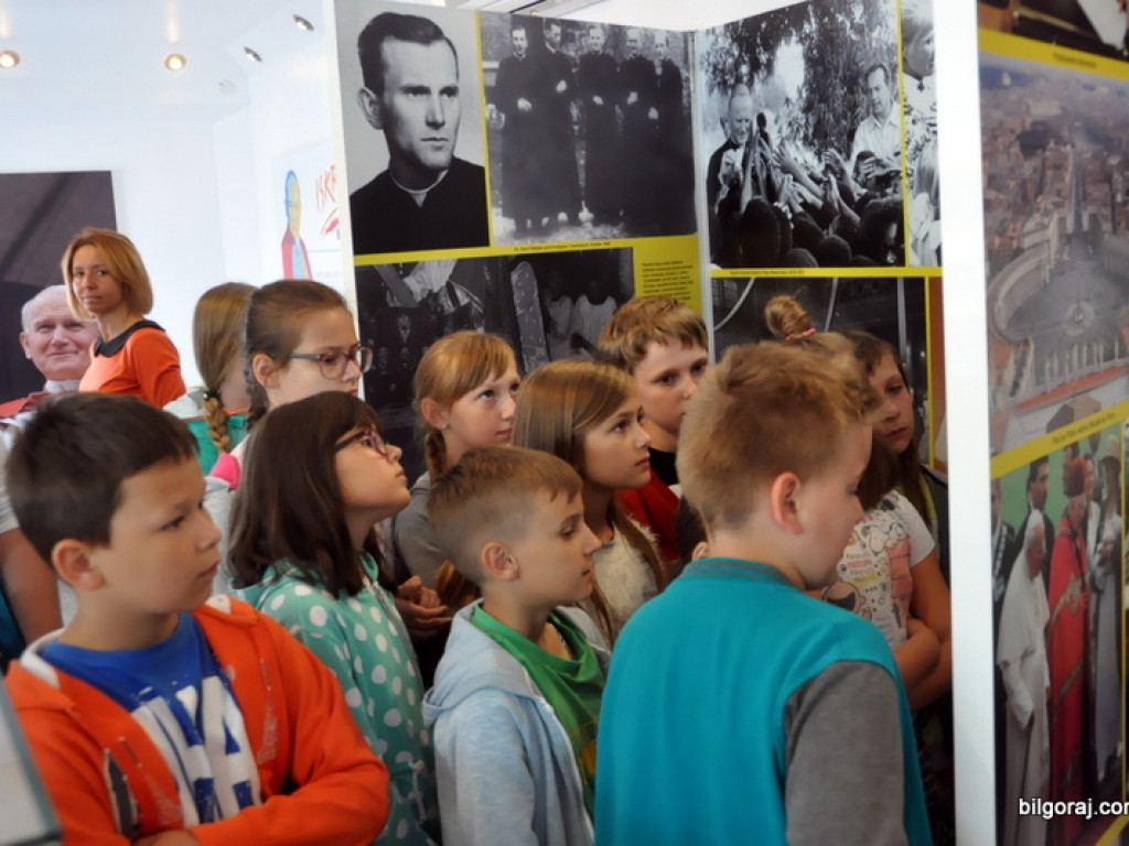 Mobilne Muzeum poświęcone św. Janowi Pawłowi II i św. Faustynie w Biłgoraju (FOTO)