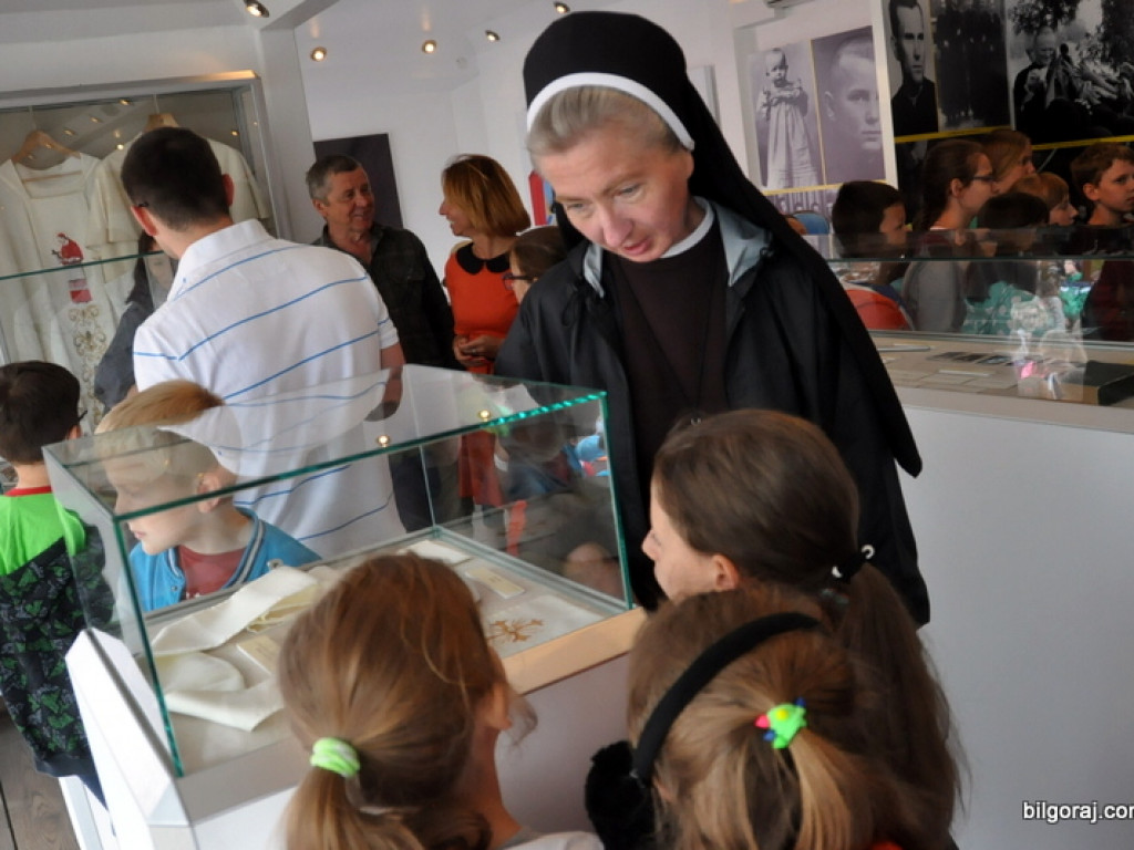 Mobilne Muzeum poświęcone św. Janowi Pawłowi II i św. Faustynie w Biłgoraju (FOTO)
