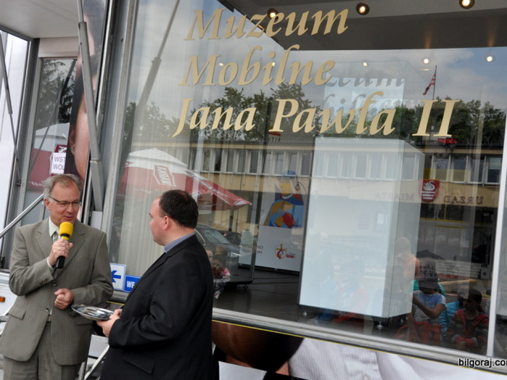 Mobilne Muzeum poświęcone św. Janowi Pawłowi II i św. Faustynie w Biłgoraju (FOTO)