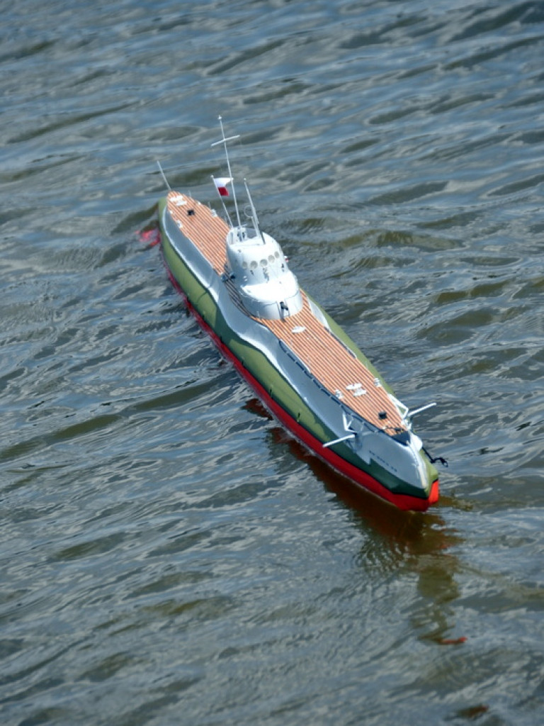 Zawody modeli pływających na biłgorajskim Zalewie (FOTO)