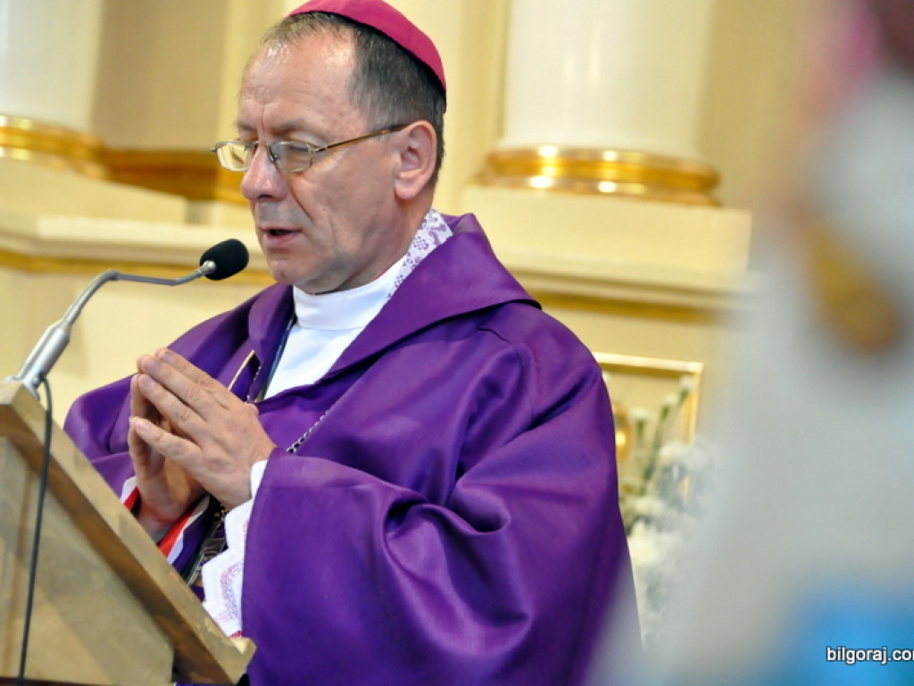 Pogrzeb ks. kanonika Zdzisława Leśnowolskiego (FOTO)