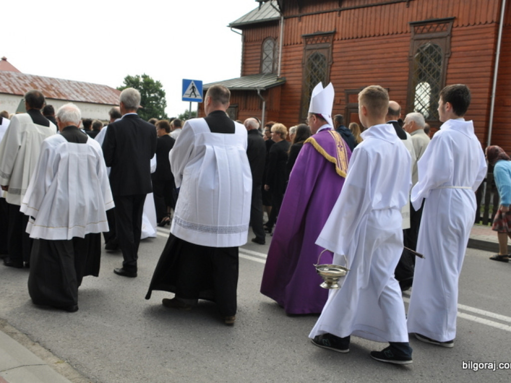 Pogrzeb ks. kanonika Zdzisława Leśnowolskiego (FOTO)