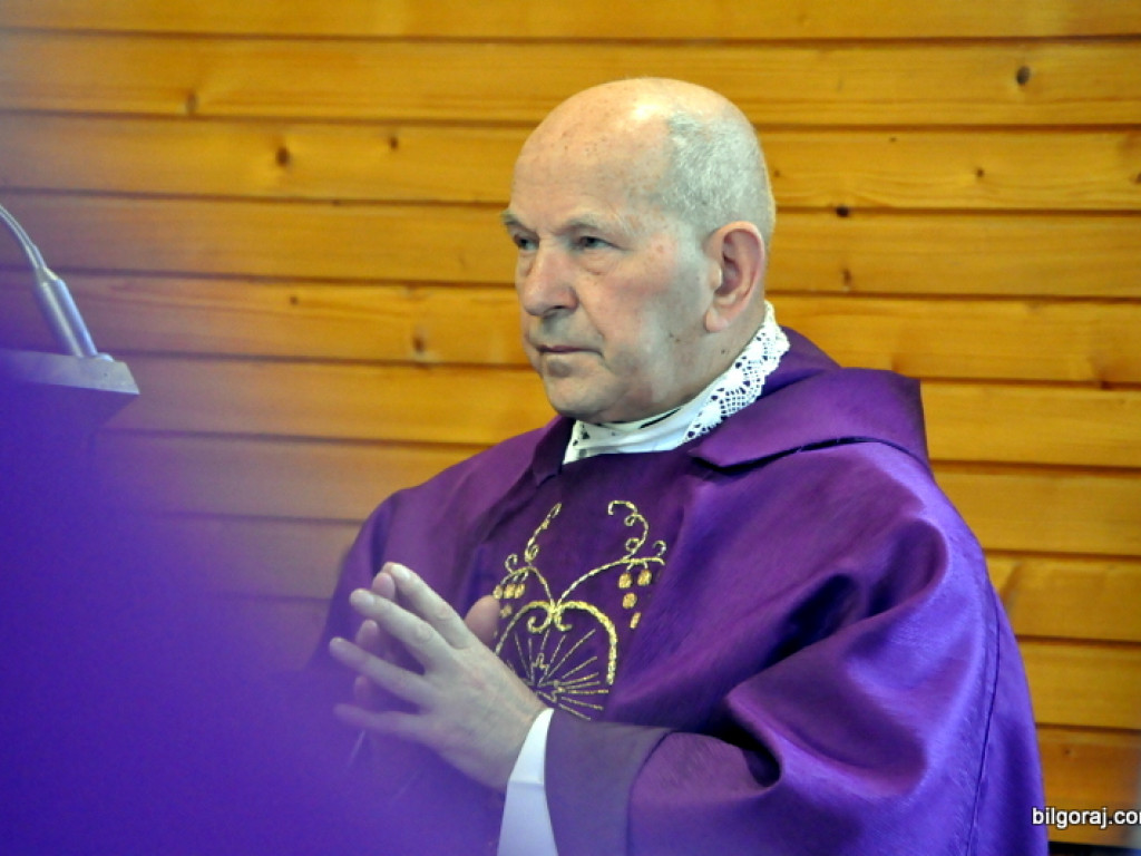 Pogrzeb ks. kanonika Zdzisława Leśnowolskiego (FOTO)