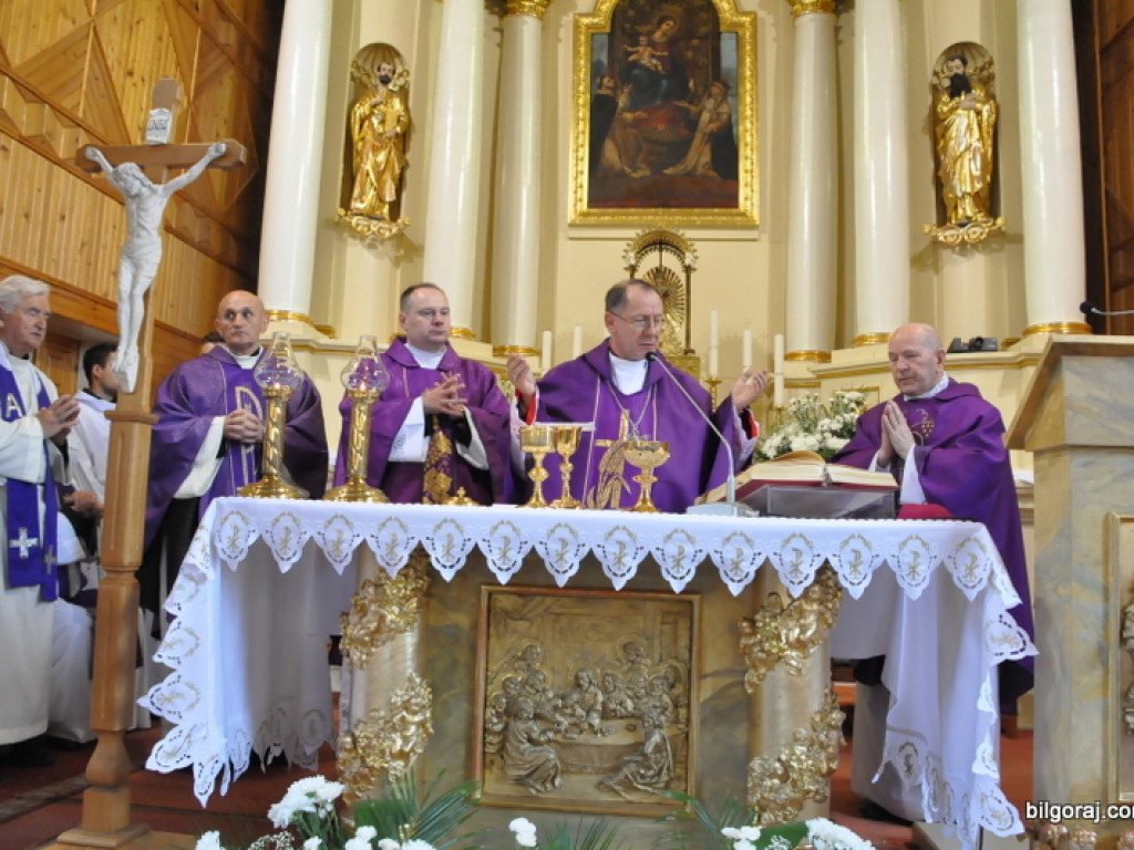 Pogrzeb ks. kanonika Zdzisława Leśnowolskiego (FOTO)