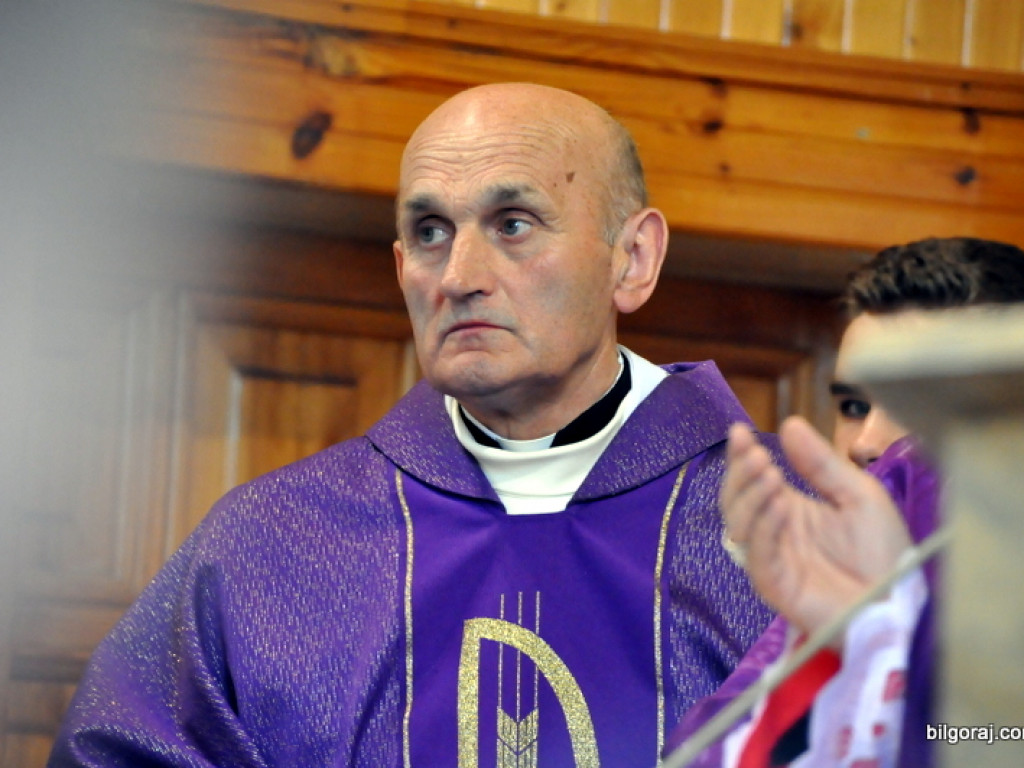 Pogrzeb ks. kanonika Zdzisława Leśnowolskiego (FOTO)