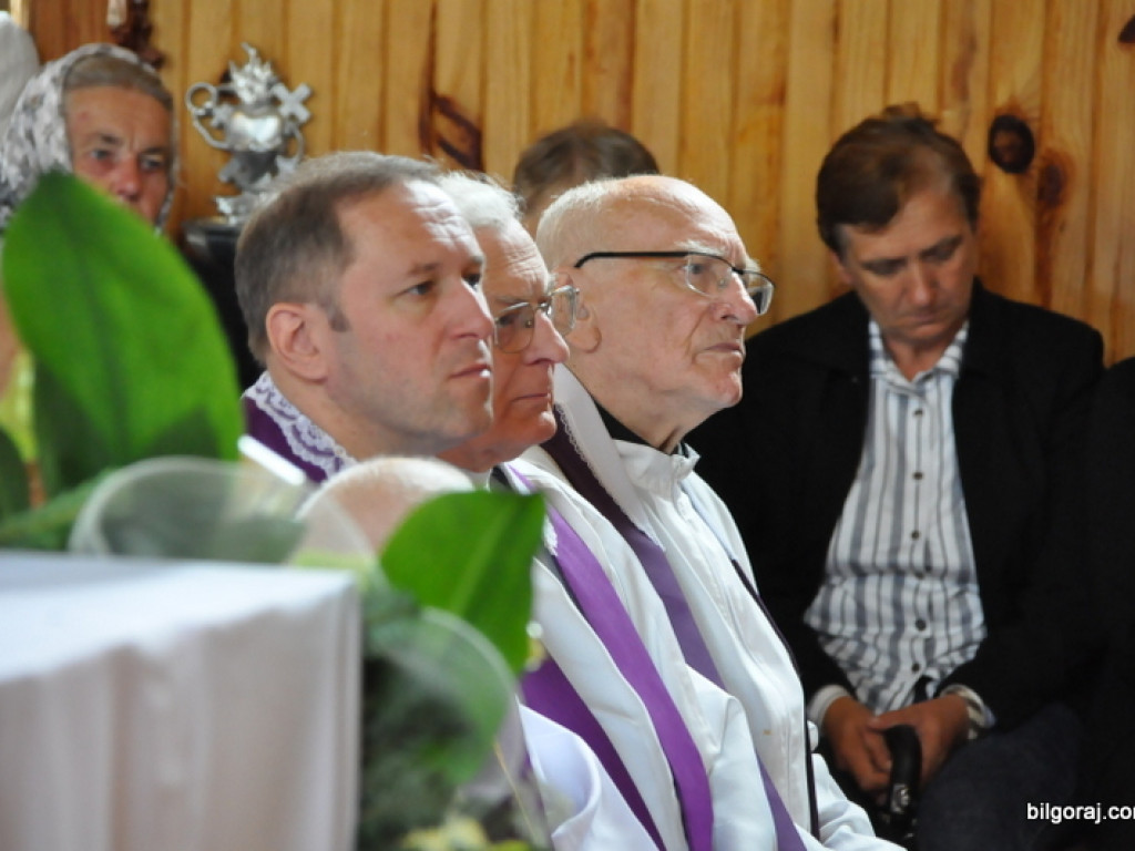 Pogrzeb ks. kanonika Zdzisława Leśnowolskiego (FOTO)