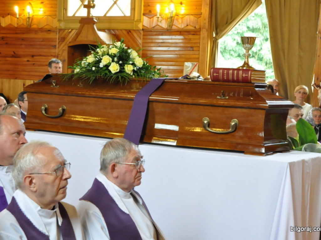 Pogrzeb ks. kanonika Zdzisława Leśnowolskiego (FOTO)