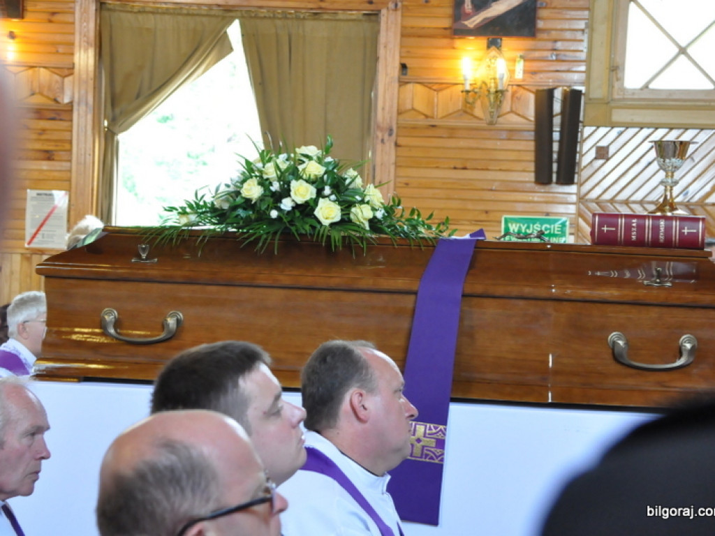 Pogrzeb ks. kanonika Zdzisława Leśnowolskiego (FOTO)