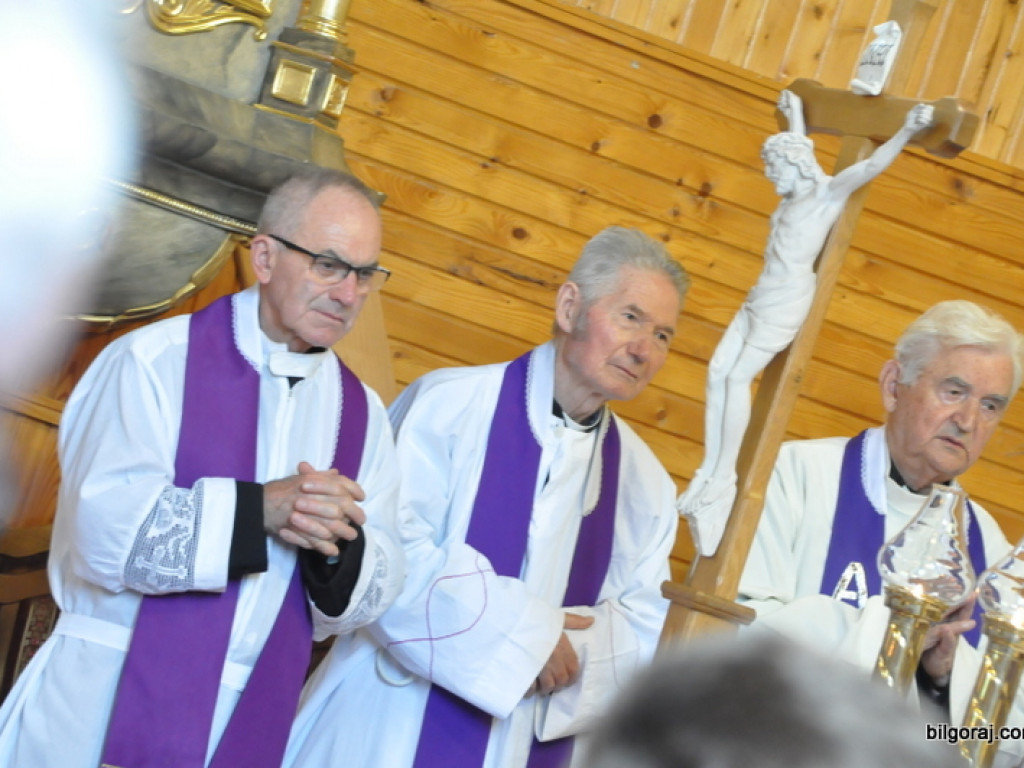 Pogrzeb ks. kanonika Zdzisława Leśnowolskiego (FOTO)