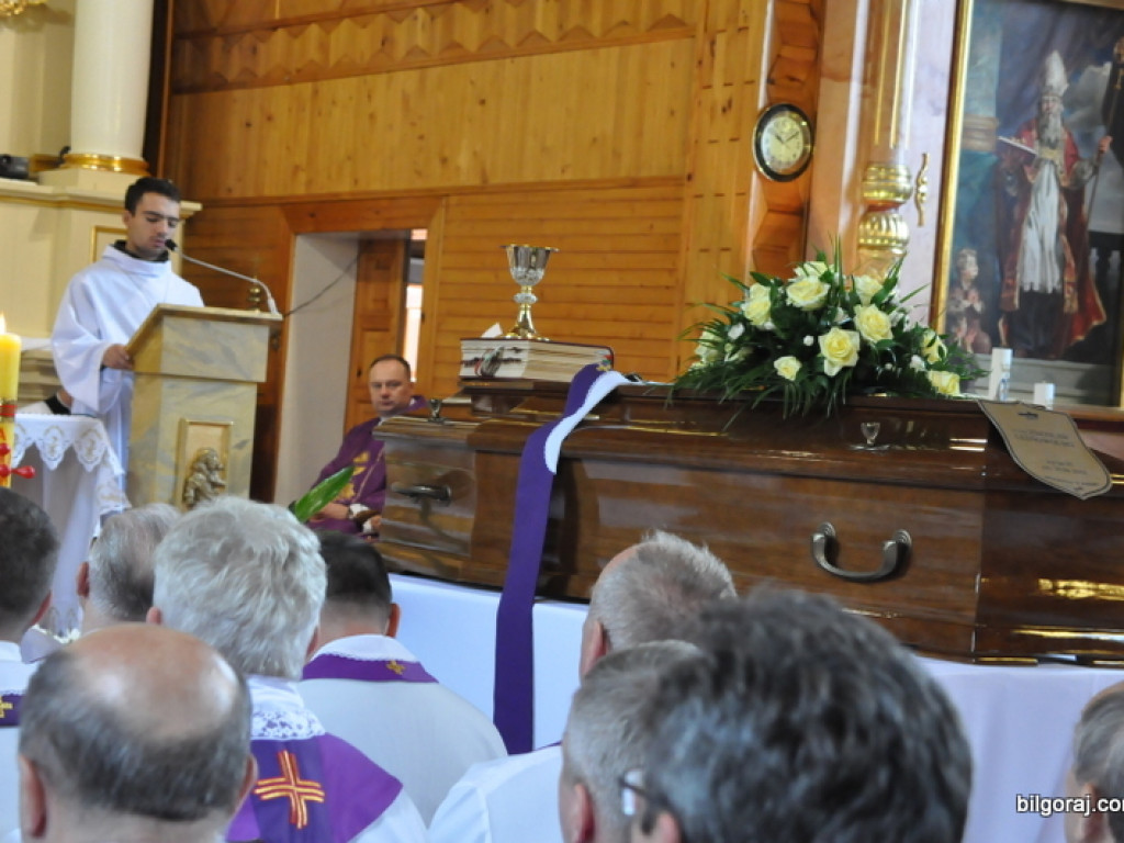 Pogrzeb ks. kanonika Zdzisława Leśnowolskiego (FOTO)