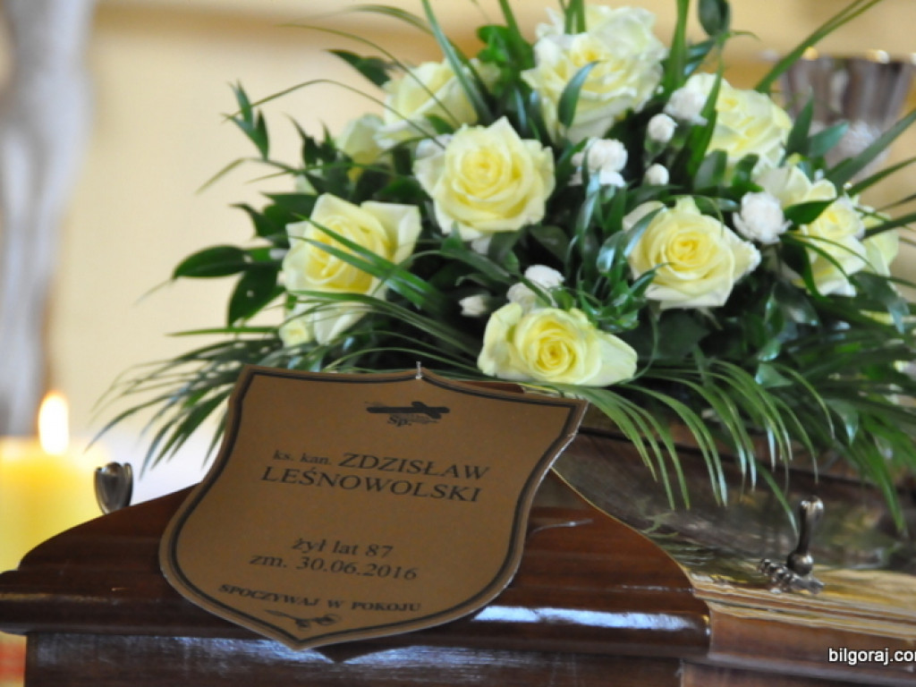 Pogrzeb ks. kanonika Zdzisława Leśnowolskiego (FOTO)