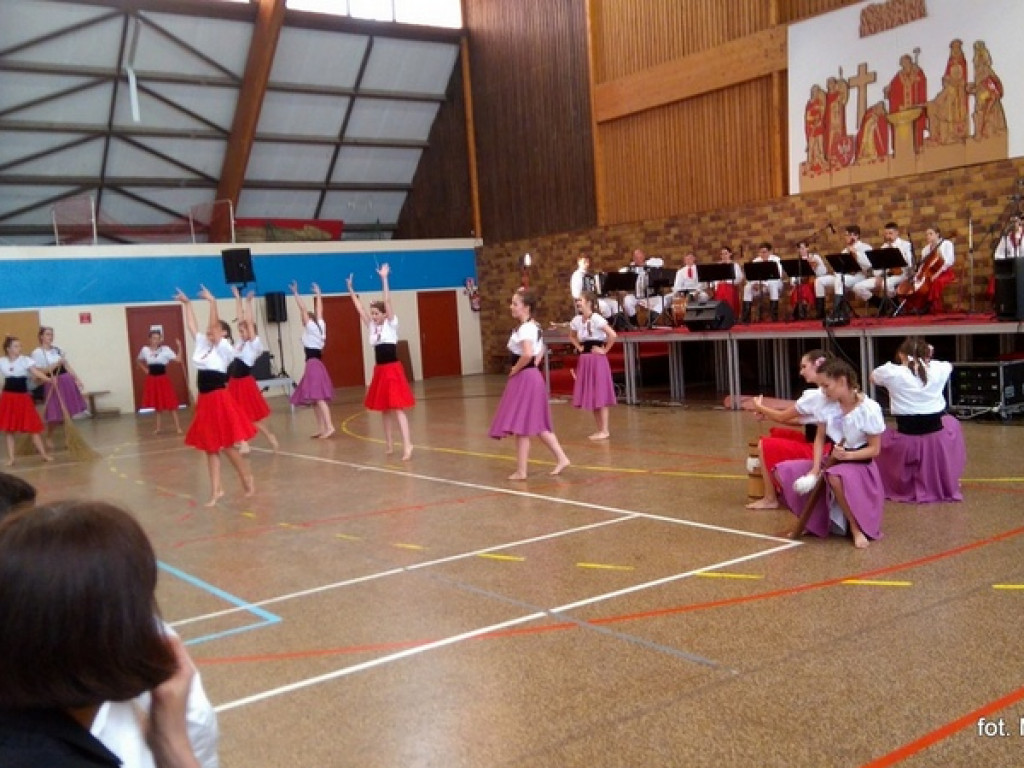 Zespoły MDK na Zjeździe Polonii w Osny pod Paryżem