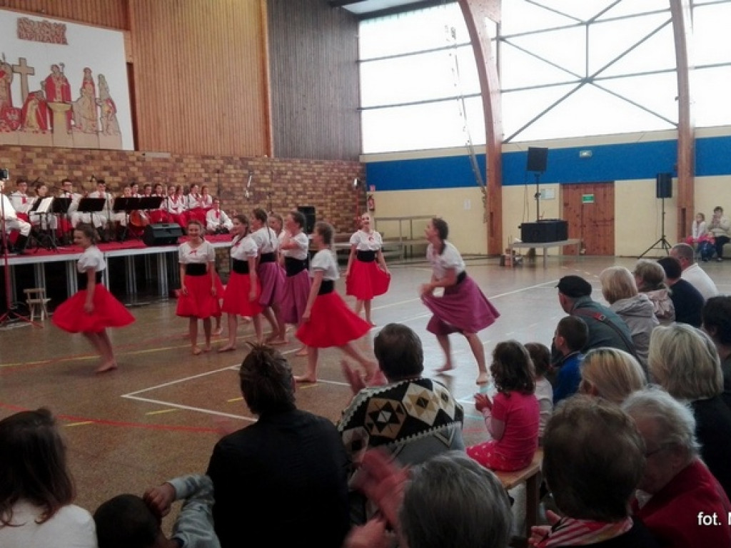 Zespoły MDK na Zjeździe Polonii w Osny pod Paryżem