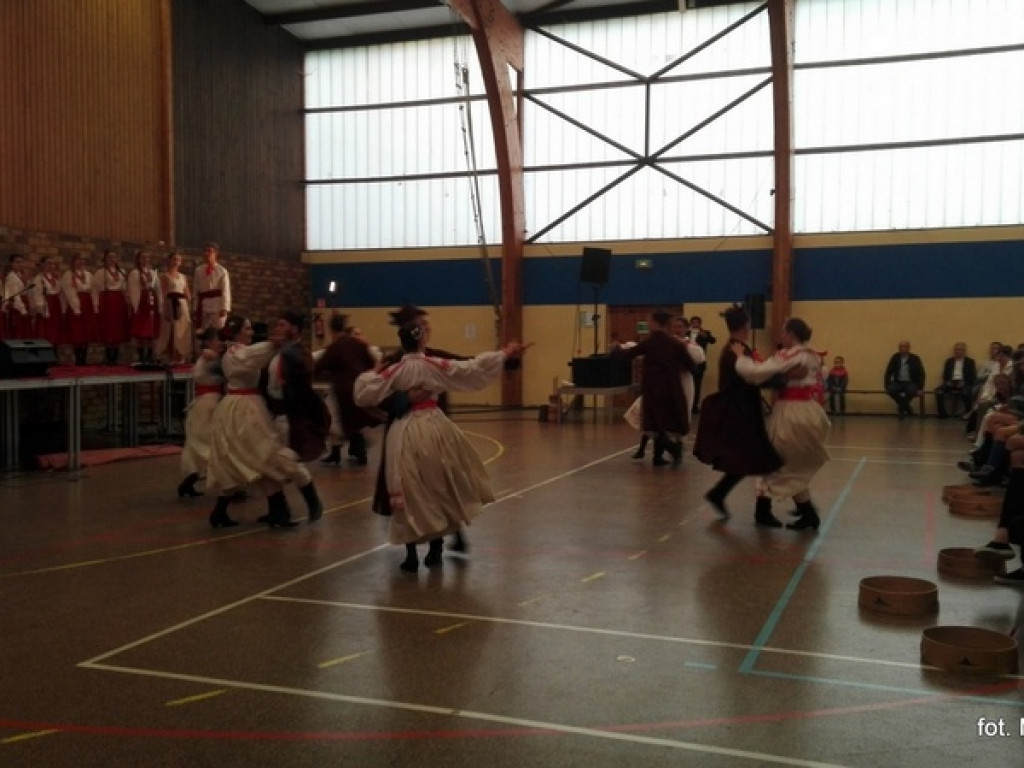 Zespoły MDK na Zjeździe Polonii w Osny pod Paryżem