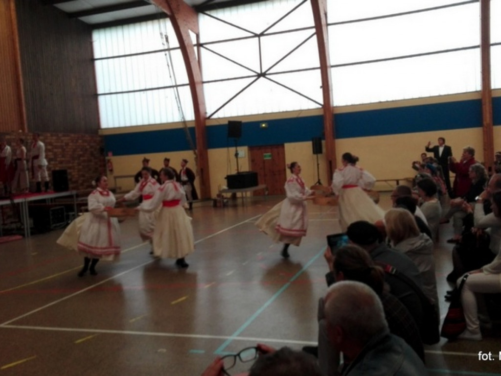 Zespoły MDK na Zjeździe Polonii w Osny pod Paryżem