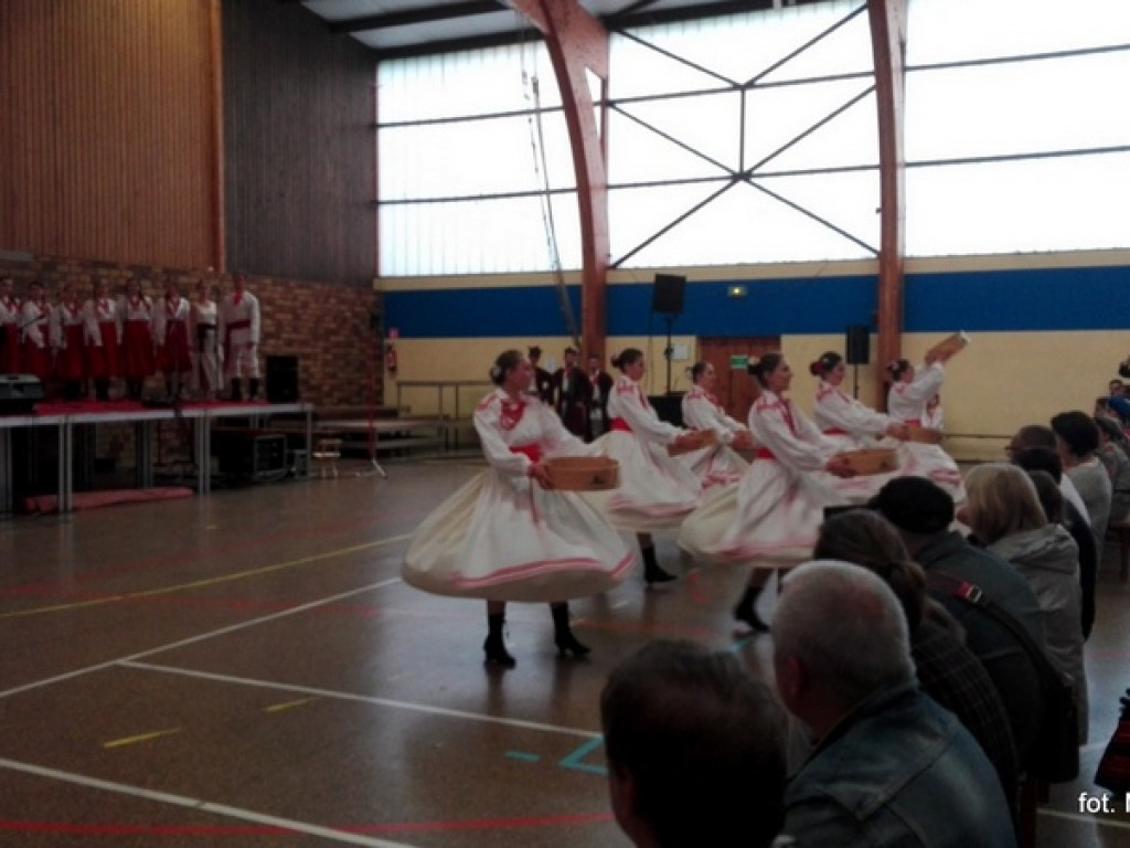 Zespoły MDK na Zjeździe Polonii w Osny pod Paryżem