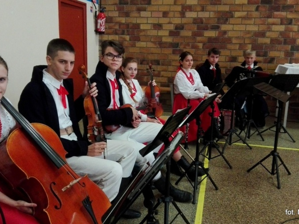 Zespoły MDK na Zjeździe Polonii w Osny pod Paryżem