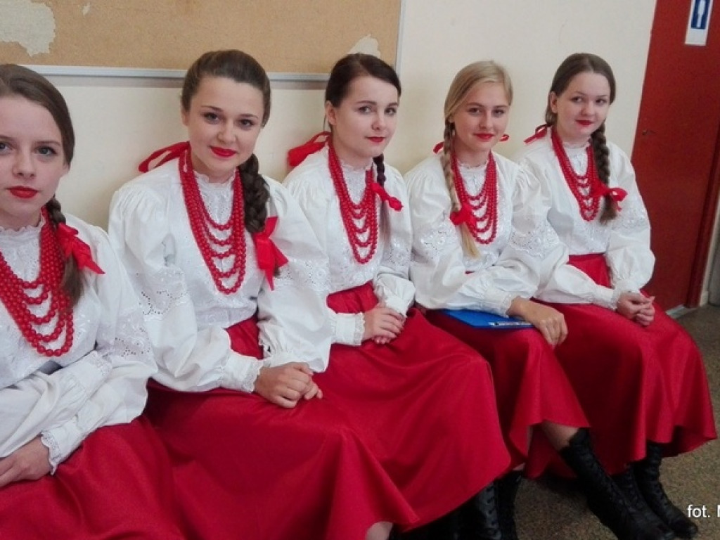 Zespoły MDK na Zjeździe Polonii w Osny pod Paryżem