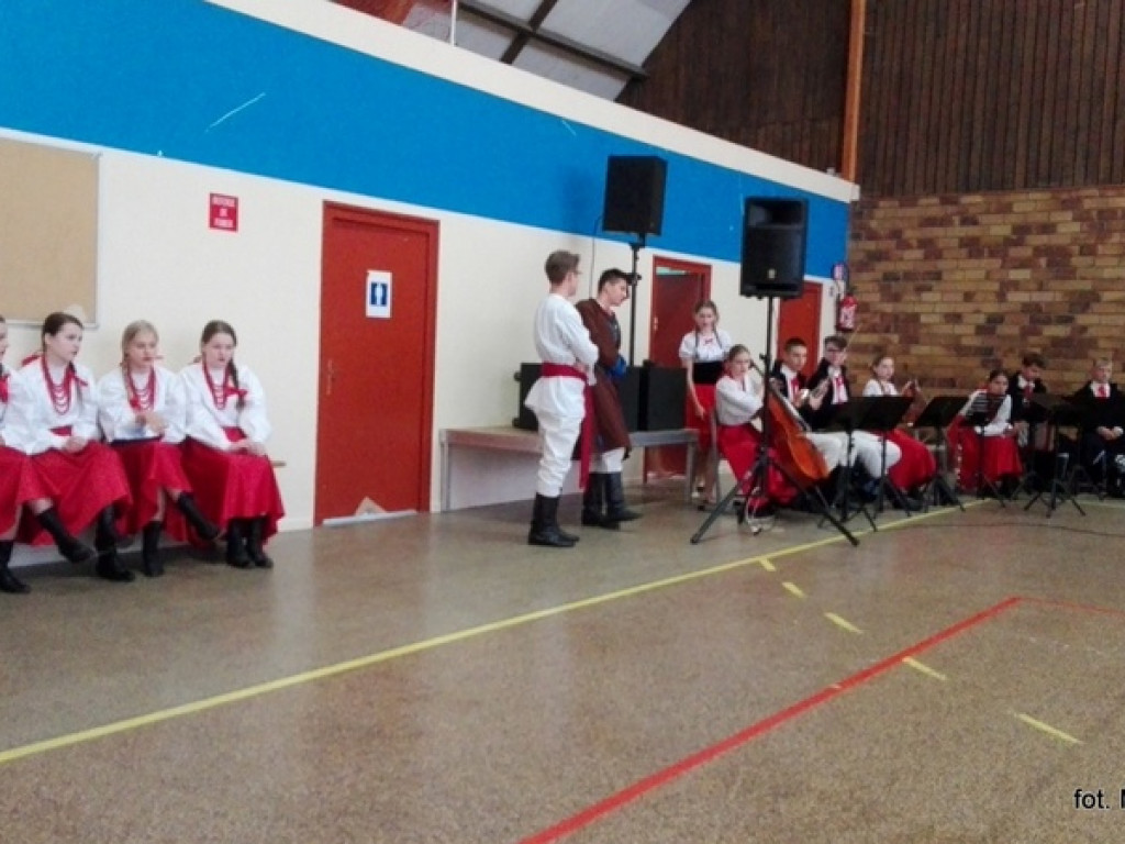 Zespoły MDK na Zjeździe Polonii w Osny pod Paryżem