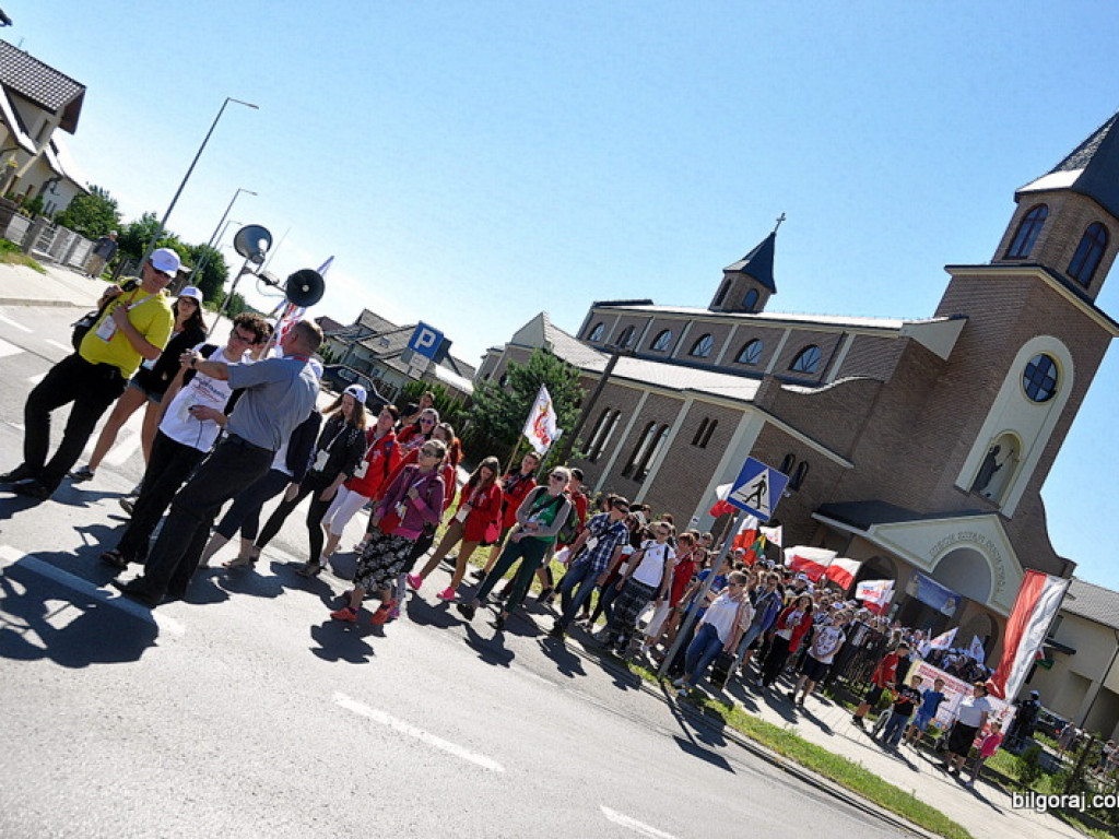 Światowe Dni Młodzieży - pielgrzymi modlili się w świątyni św. Jana Pawła II (FOTO)