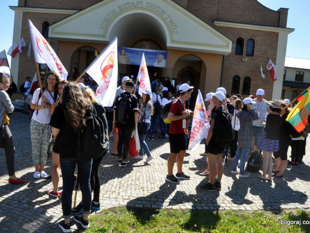 Światowe Dni Młodzieży - pielgrzymi modlili się w świątyni św. Jana Pawła II (FOTO)