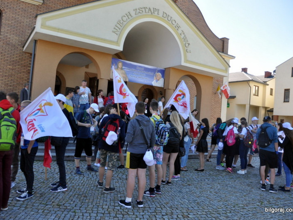 Światowe Dni Młodzieży - pielgrzymi modlili się w świątyni św. Jana Pawła II (FOTO)