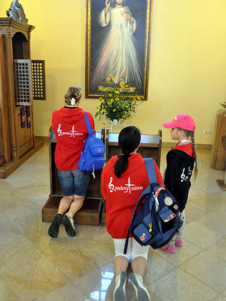 Światowe Dni Młodzieży - pielgrzymi modlili się w świątyni św. Jana Pawła II (FOTO)