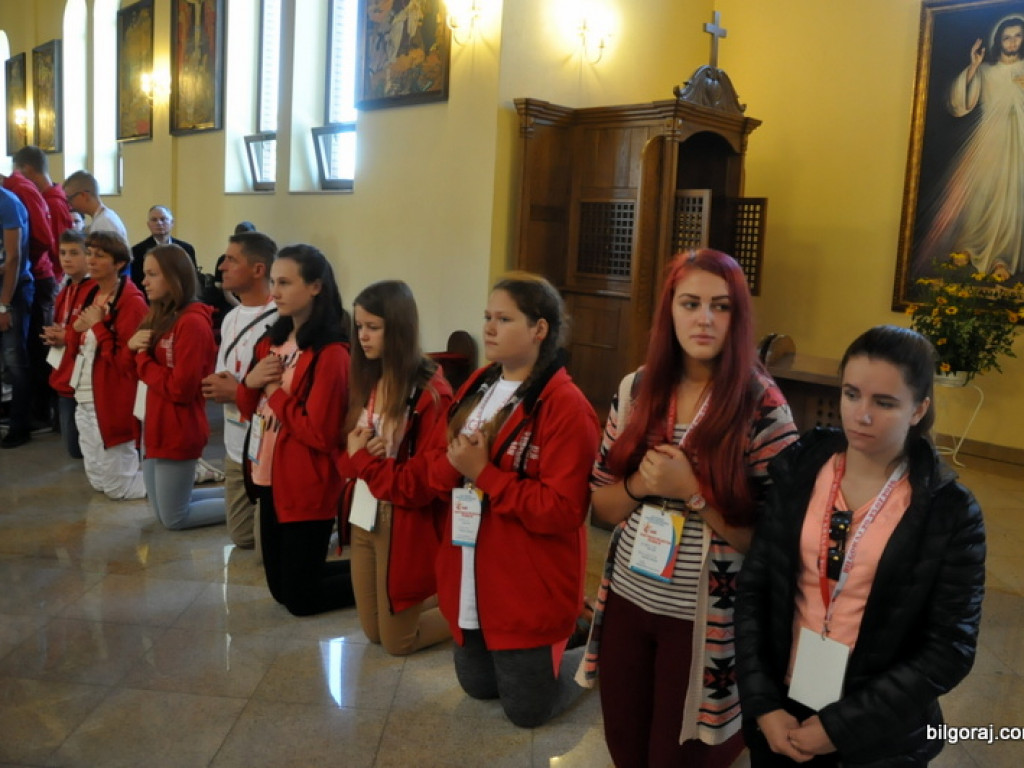 Światowe Dni Młodzieży - pielgrzymi modlili się w świątyni św. Jana Pawła II (FOTO)