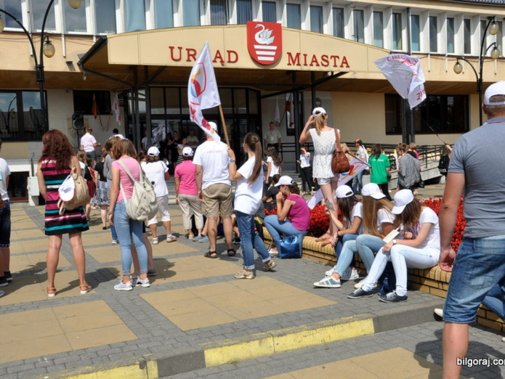 Światowe Dni Młodzieży - pożegnalna Msza u św. Jerzego i ewangelizacja przed ratuszem (FOTO)