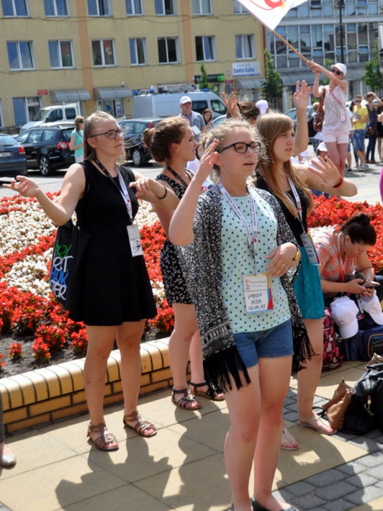 Światowe Dni Młodzieży - pożegnalna Msza u św. Jerzego i ewangelizacja przed ratuszem (FOTO)