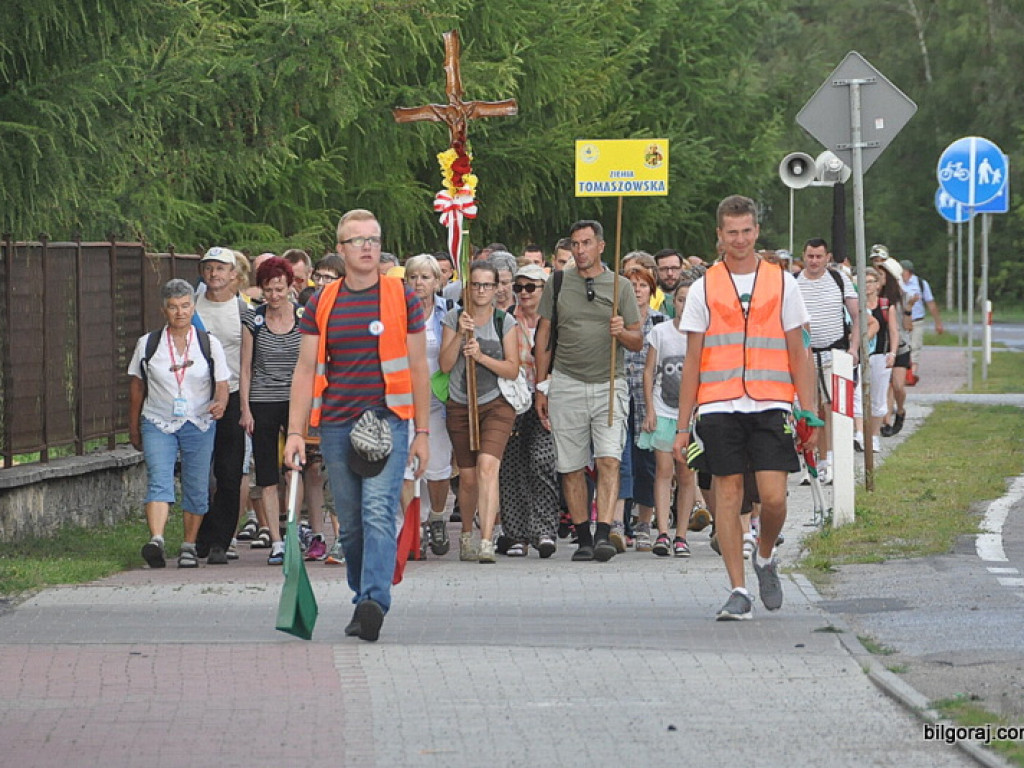 Pielgrzymi w drodze na Jasną Górę zawitali na Ziemię Biłgorajską (FOTO)