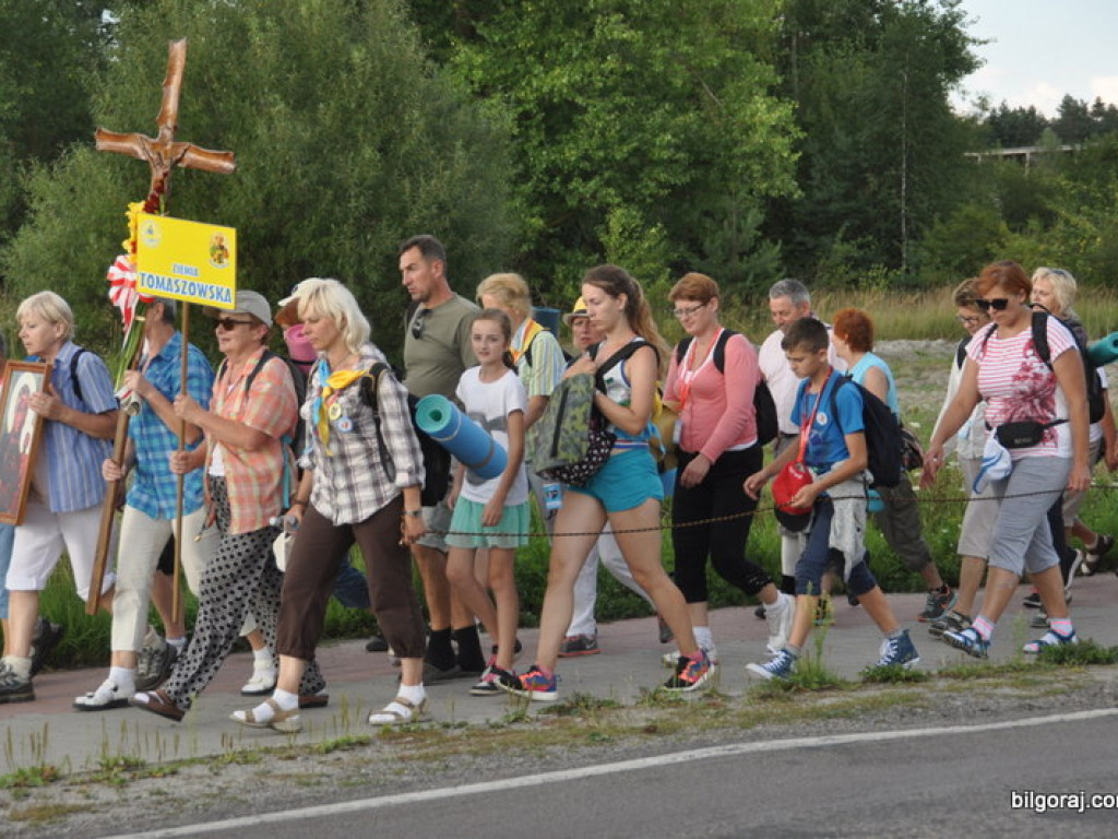 Pielgrzymi w drodze na Jasną Górę zawitali na Ziemię Biłgorajską (FOTO)