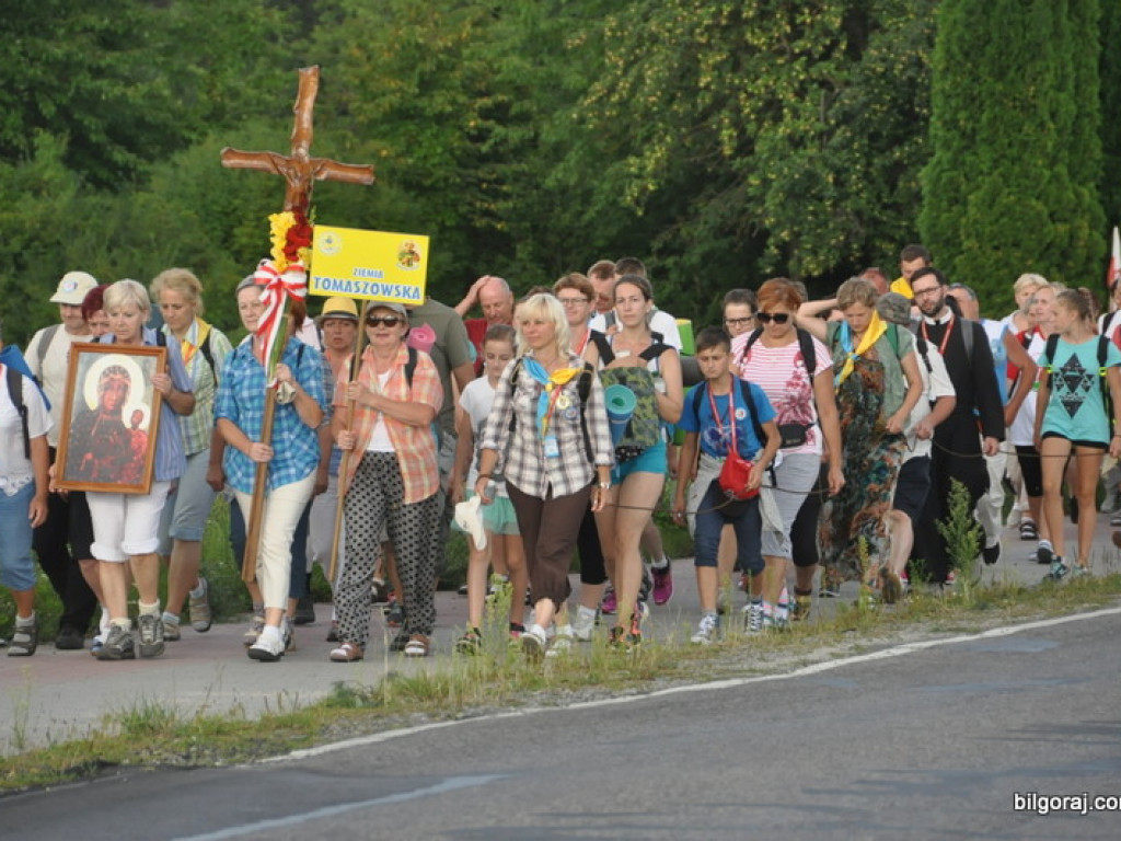Pielgrzymi w drodze na Jasną Górę zawitali na Ziemię Biłgorajską (FOTO)