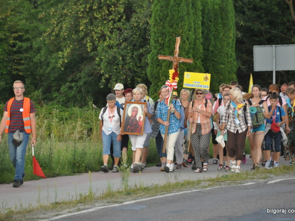 Pielgrzymi w drodze na Jasną Górę zawitali na Ziemię Biłgorajską (FOTO)