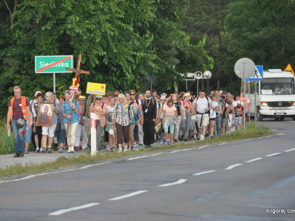 Pielgrzymi w drodze na Jasną Górę zawitali na Ziemię Biłgorajską (FOTO)