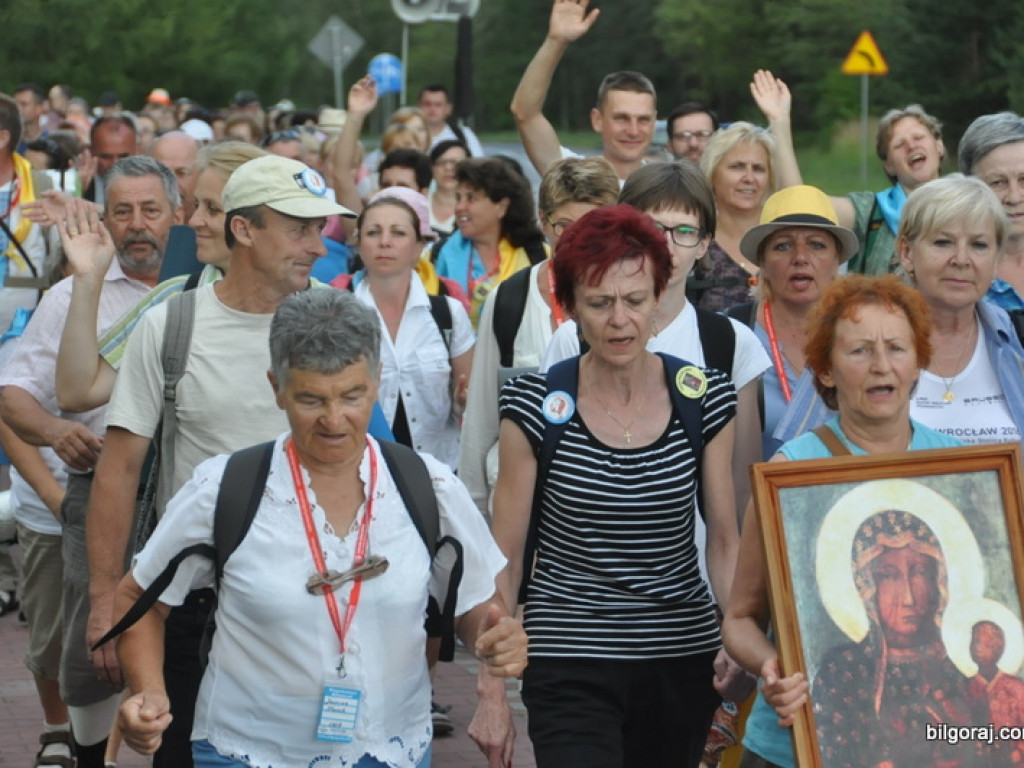 Pielgrzymi w drodze na Jasną Górę zawitali na Ziemię Biłgorajską (FOTO)