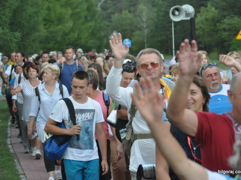 Pielgrzymi w drodze na Jasną Górę zawitali na Ziemię Biłgorajską (FOTO)