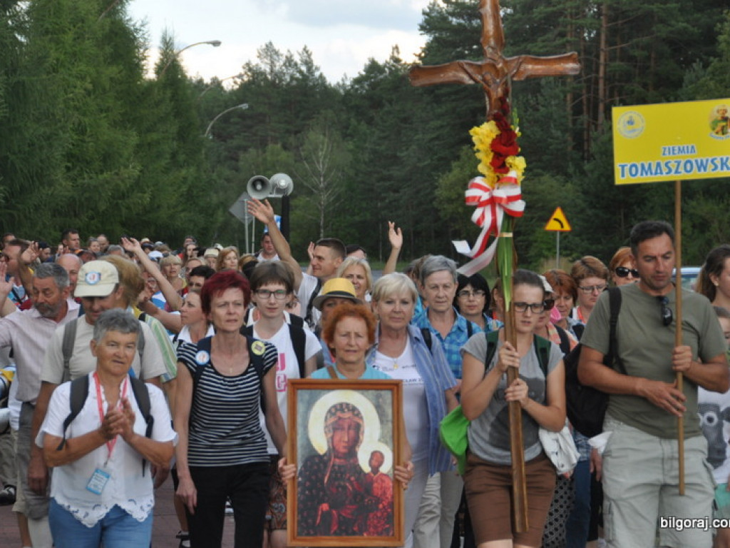 Pielgrzymi w drodze na Jasną Górę zawitali na Ziemię Biłgorajską (FOTO)