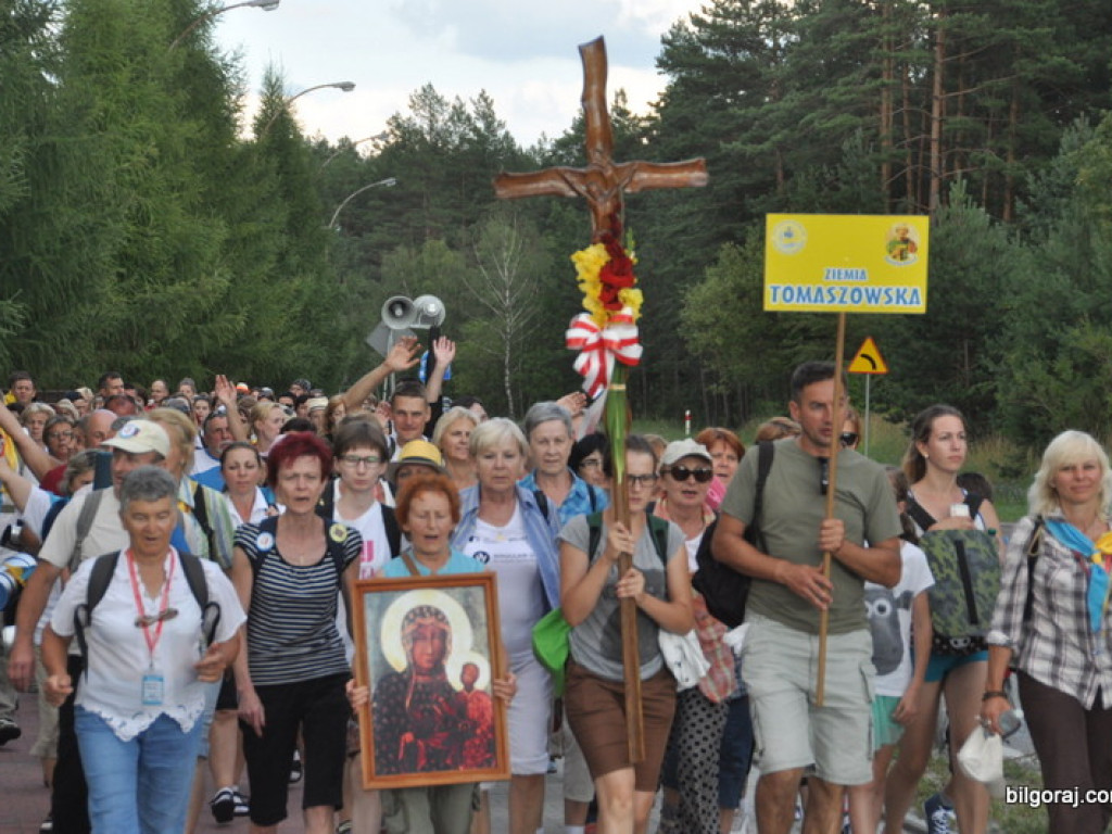 Pielgrzymi w drodze na Jasną Górę zawitali na Ziemię Biłgorajską (FOTO)