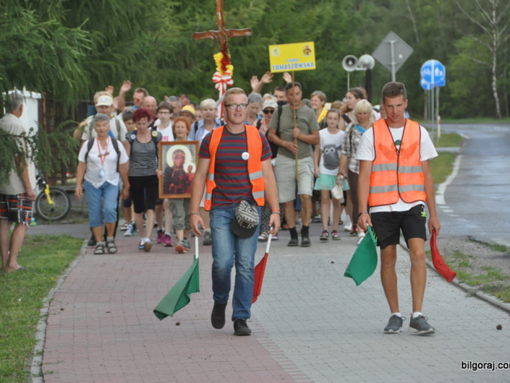 Pielgrzymi w drodze na Jasną Górę zawitali na Ziemię Biłgorajską (FOTO)