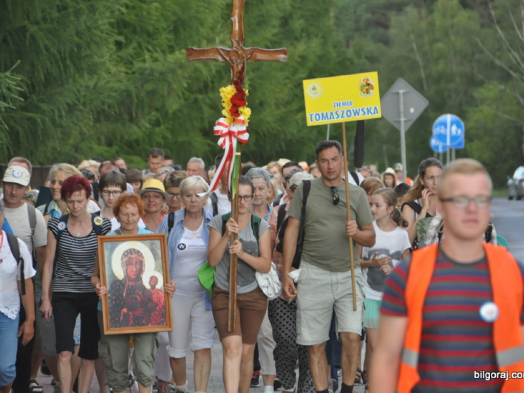 Pielgrzymi w drodze na Jasną Górę zawitali na Ziemię Biłgorajską (FOTO)
