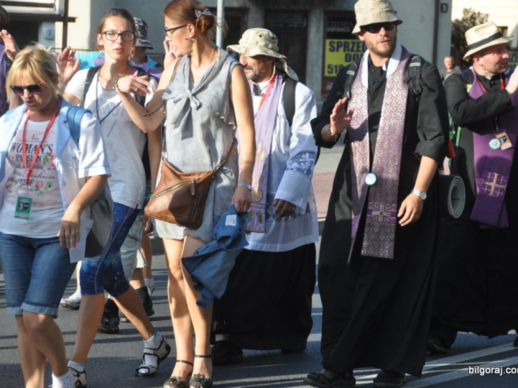 Pielgrzymi zawitali do Biłgoraja. Po raz 34. nasze Miasto jest przystankiem w drodze na Jasną Górę (FOTO)