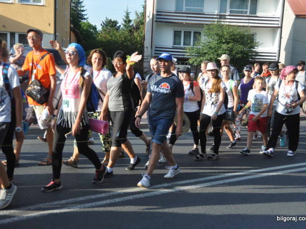 Pielgrzymi zawitali do Biłgoraja. Po raz 34. nasze Miasto jest przystankiem w drodze na Jasną Górę (FOTO)